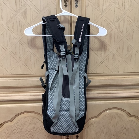 High Sierra, quick shot 70 backpack with 2.0 water, dispensing bag and hose.NWOT - Picture 2 of 10